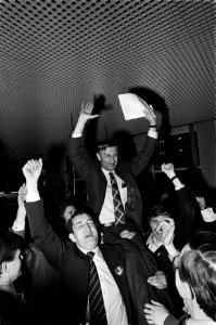 Verkiezingen Provinciale Staten , Van Agt viert overwinning in Provinciehuis in , Bestanddeelnr 929-6470