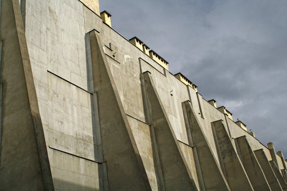 Lake dusia building support