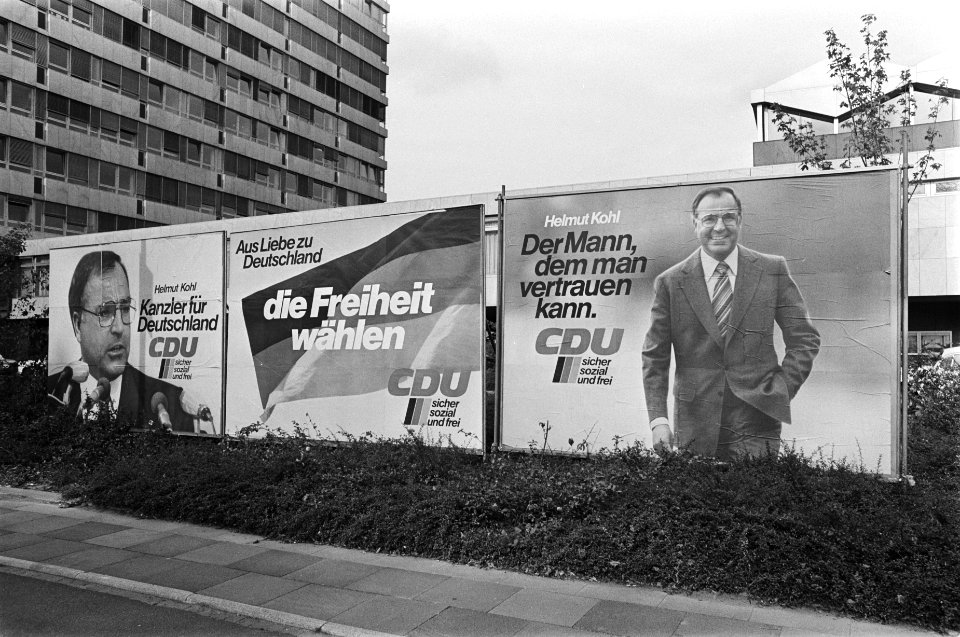 Verkiezingsborden in Bonn (BRD) in verband met bondsdagverkiezingen op drie okto, Bestanddeelnr 928-7866