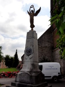 Verchain-Maugré (Nord, Fr) monument aux morts