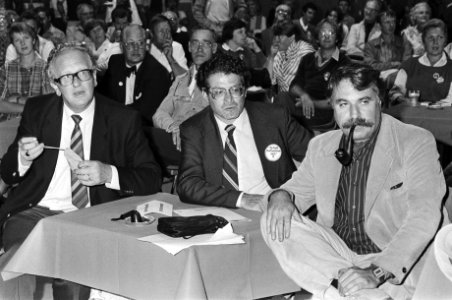 Verkiezingscampagne PvdA in Edenhal in Amsterdam v.l.n.r. Van Kemenade , Van Th, Bestanddeelnr 932-3092