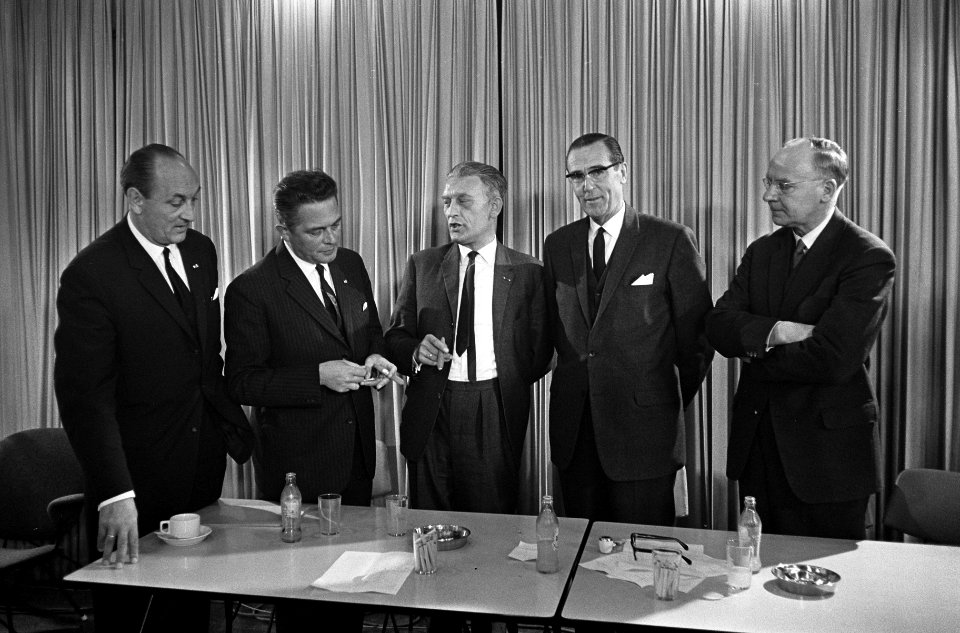 Verkiezingen Rijnmond, v.l.n.r. Toxopeus, Marijnen, Roolvink, Aalbers en ministe, Bestanddeelnr 917-8328
