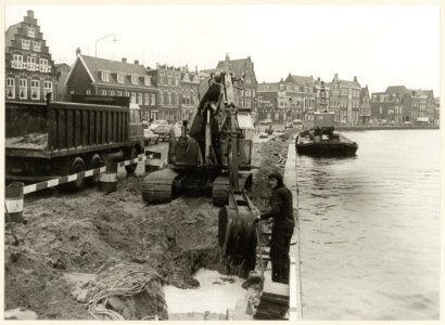 Verbreding van het wegdek langs het Spaarne. NL-HlmNHA 54003819