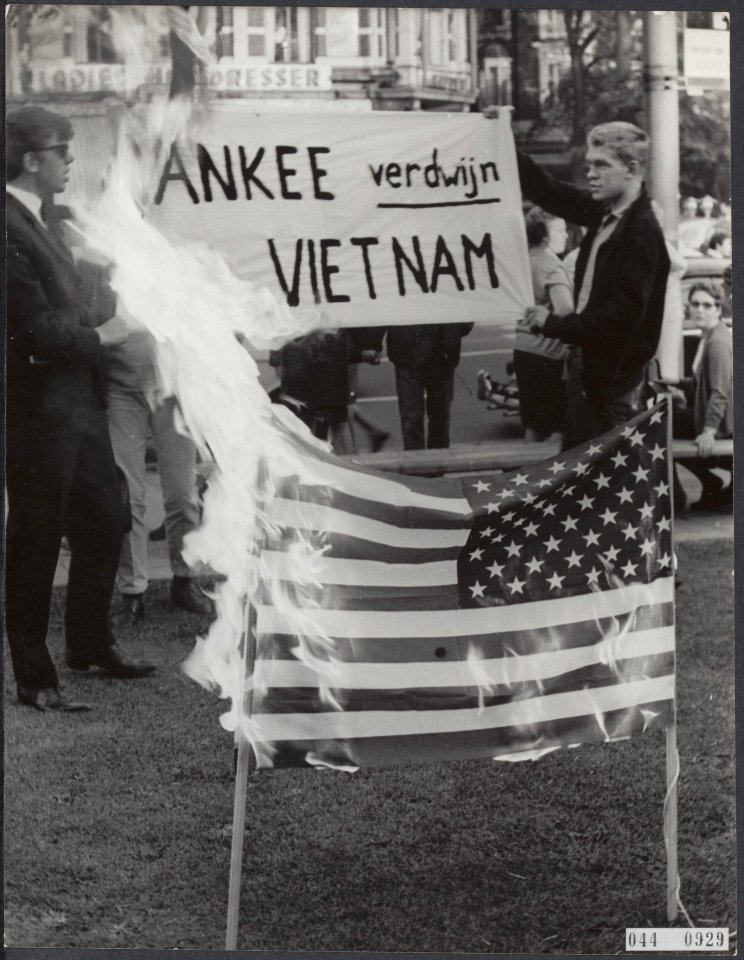 Verbranding van de Amerikaanse vlag, Bestanddeelnr 044-0929