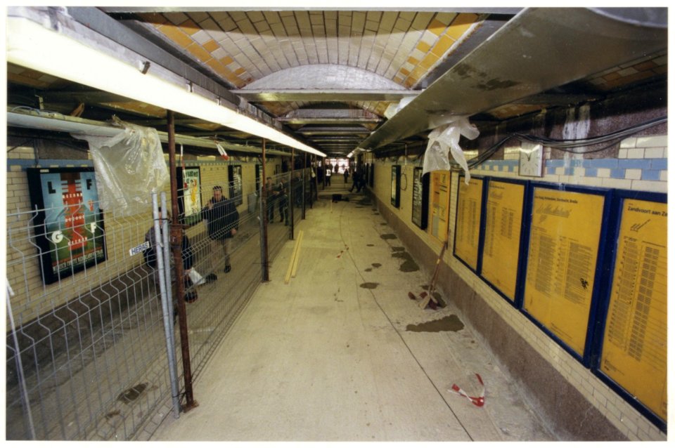 Verbouwing westelijke passage station Haarlem. NL-HlmNHA 54036970