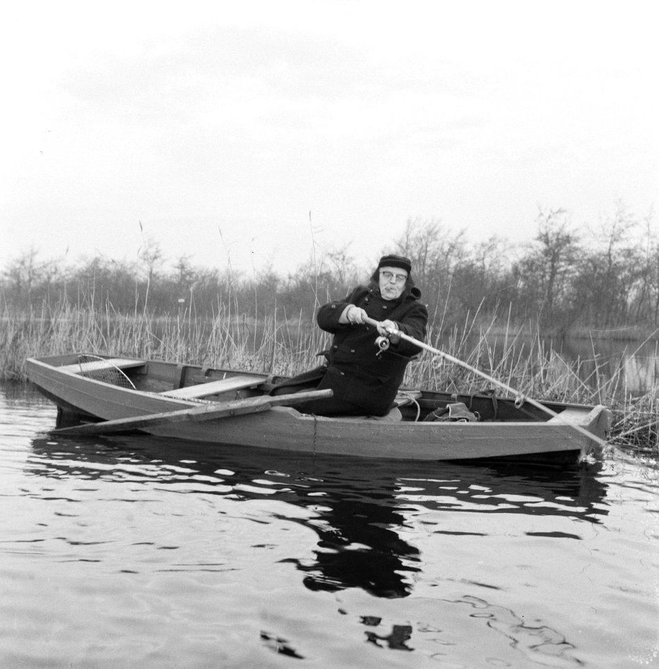 Vereniging Club der Honderd (vissen) vissende man in een roeiboot, Bestanddeelnr 918-5702
