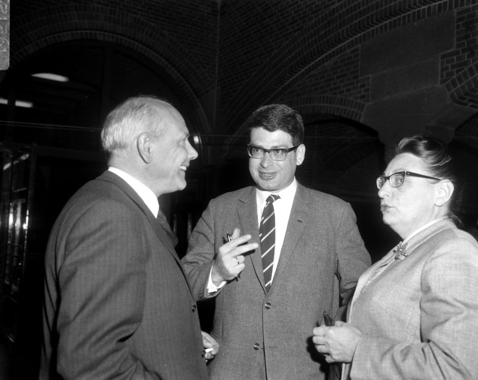 Verkiezingen te Amsterdam, v.l.n.r. Minister Den Uyl , lijsttrekker Ed van Thijn, Bestanddeelnr 919-2125