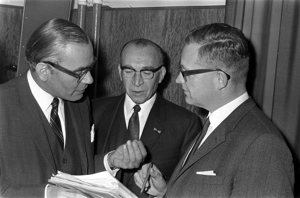 Vergadering Unieraad CHU in het gebouw van K. en W. Utrecht. J. T. Mellema (frac, Bestanddeelnr 922-9738
