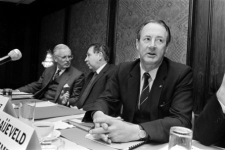 Vergadering Obligatiehouders van Boshalis v.l.n.r. Briel (comm.), Swart (voorzi, Bestanddeelnr 933-2053