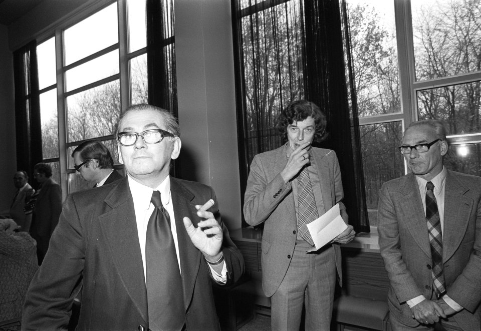 Vergadering Stichting van de Arbeid in SER-gebouw in Den Haag , Van Veen (l) (VN, Bestanddeelnr 927-5804