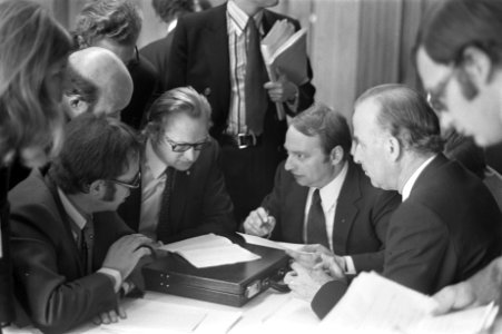 Vergadering partijraad KVP te Tilburg, Bestanddeelnr 925-9223