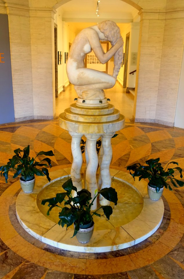 Venus Anadyomene by Paul Manship, 1927, marble - Addison Gallery of American Art - Phillips Academy Andover - Andover, Massachusetts - DSC05248