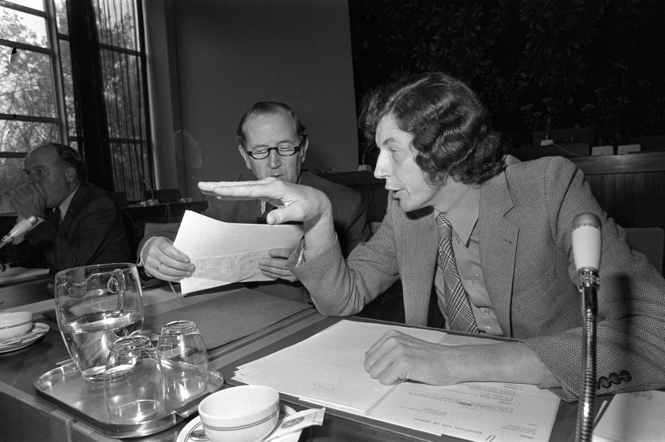 Vergadering Stichting van de Arbeid in SER-gebouw in Den Haag , Van Veen (l) (VN, Bestanddeelnr 927-5803