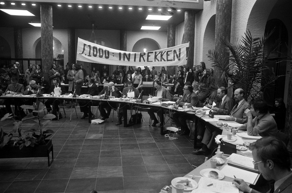 Vergadering Universiteitsraad van G.U. Amsterdam in Maagdenhuis waar bezetters v, Bestanddeelnr 926-2338