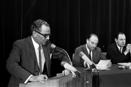 Vergadering KVP-partijraad te Tilburg. Van der Stee aan het woord, Bestanddeelnr 923-0306