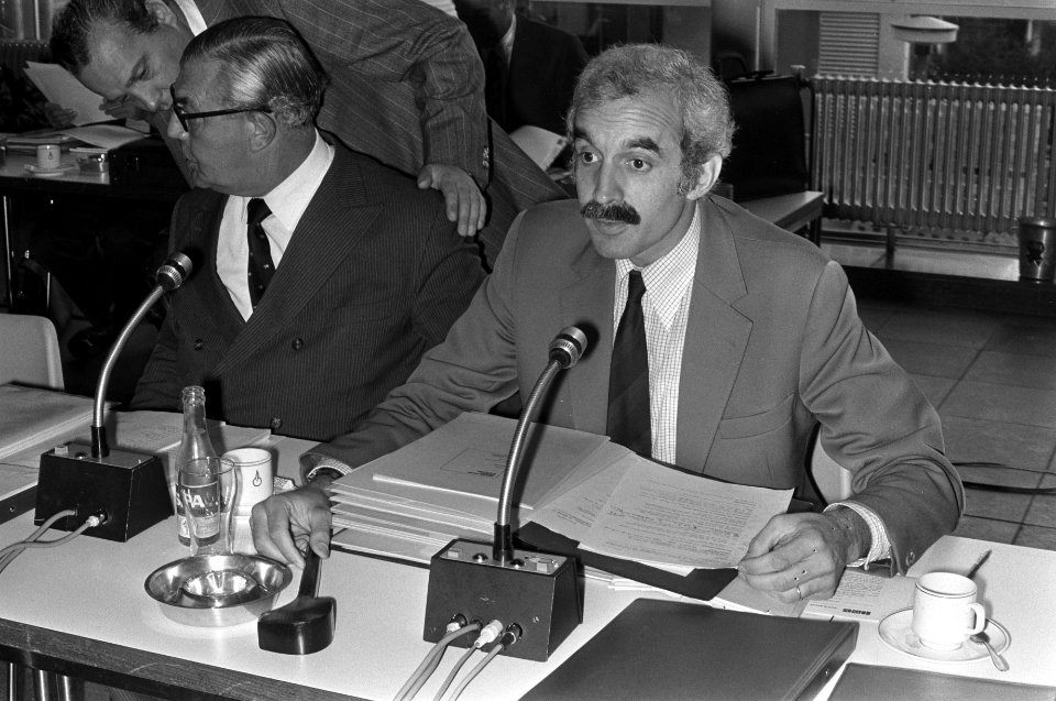 Vergadering NOS-bestuur olv Jurgens Van der Ploeg (links) en Jurgens, Bestanddeelnr 928-1729