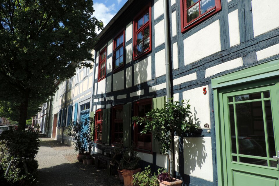 Truss facade templin