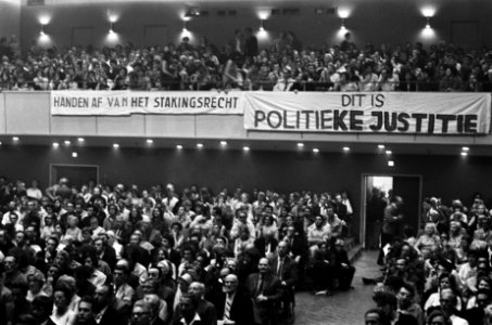 Vergadering van arbeiders en studenten in Marcanti, Amsterdam, over rechtzitting, Bestanddeelnr 922-5138