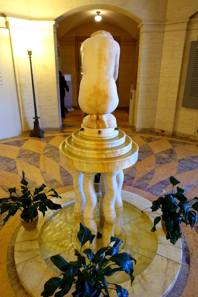 Venus Anadyomene by Paul Manship, 1927, marble - Addison Gallery of American Art - Phillips Academy Andover - Andover, Massachusetts - DSC05249