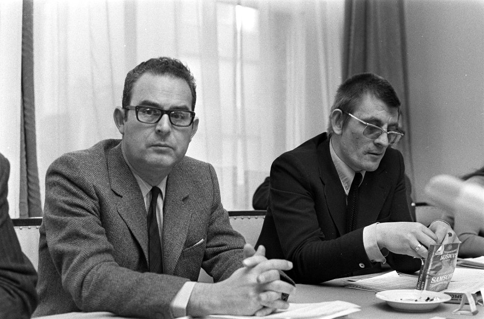 Vergadering van Federatie van Beroepsverenigingen van Kunstenaars over wel of ni, Bestanddeelnr 923-2046