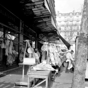 Verhandeling van grote partijen vers vlees in Les Halles, Bestanddeelnr 254-0401