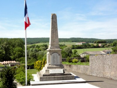 Vergaville (Moselle) monument aux morts