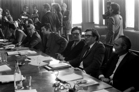 Vergadering 16 kandidaat-ministers, Vredeling, Gruyters, Westerterp, Lubbers, Br, Bestanddeelnr 926-3860