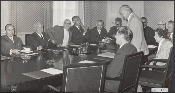Vergaderingen, verlovingen, minister-presidenten, Bakker M., Cals, Jo, Dis V., G, Bestanddeelnr 017-1143