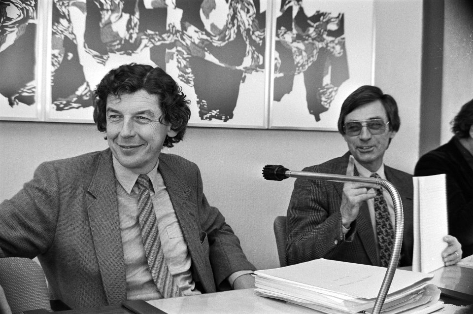 Vergadering Federatieraad FNV Kok (links) en Frans Drabbe, Bestanddeelnr 930-7503