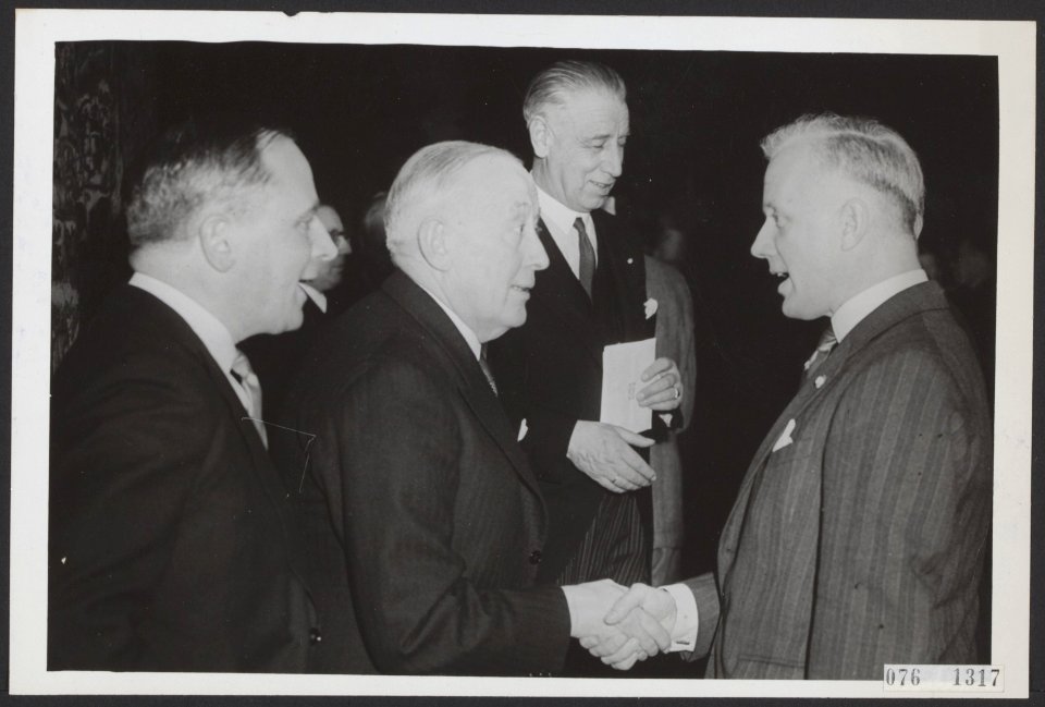 Verenigingen, beschermingen, monumenten, jubilea, burgemeesters, Bierens de Haan, Bestanddeelnr 076-1317