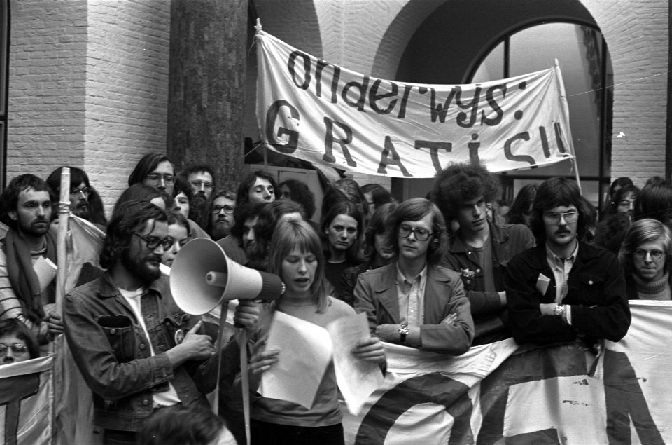 Verg. Universiteitsraad.G.U. Adam in Maagdenhuis waar bezetters van inschrijfbu, Bestanddeelnr 926-2337