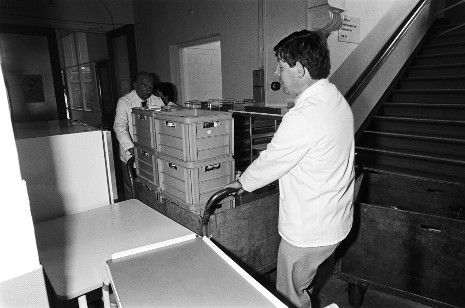 Verhuizing Binnengasthuis naar AMC in Bijlmeer begonnen beelden tijdens de verhuizing, Bestanddeelnr 931-5573
