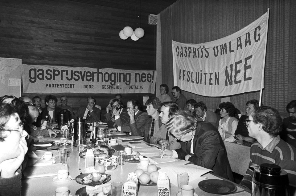 Verg. commissie van Bijstand in stadhuis A'dam over hoge gasprijzen en afsluitin, Bestanddeelnr 931-9408
