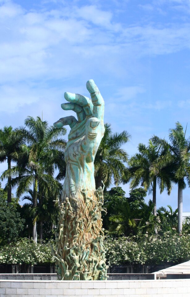 Monument miami holocaust