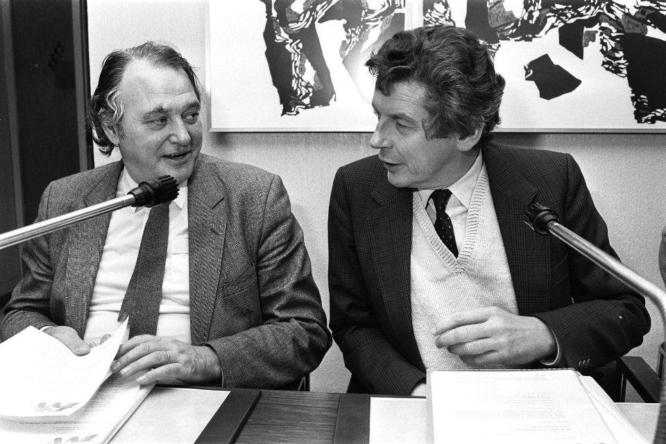 Vergadering Federatie FNV voorzitter Wim Kok (r) en vice-voorzitter Herman Bode, Bestanddeelnr 932-8340