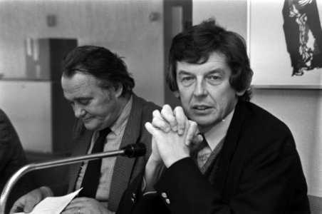 Vergadering FNV-federatieraad in Amsterdam. Wim Kok (voorzitter FNV) rechts en H, Bestanddeelnr 931-8768