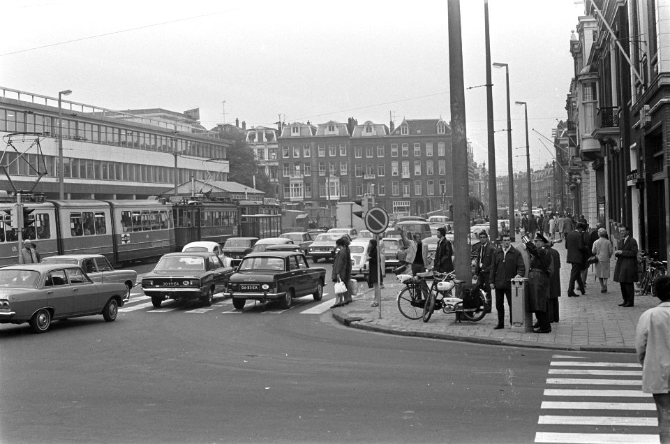 Verkeerslichten op het Frederiksplein in werking, Bestanddeelnr 920-7044