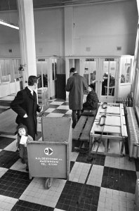Verhuizing Burgerlijke stand Amsterdam, alleen aangifte van geboorte en overlijd, Bestanddeelnr 921-0426