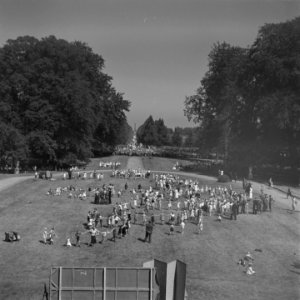 Verjaardag prinses Irene reportage van het kindertuinfeest paleis soestdijk, Bestanddeelnr 900-7003
