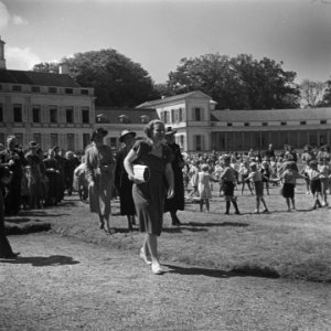 Verjaardag prinses Irene reportage van het kindertuinfeest paleis soestdijk, Bestanddeelnr 900-7024