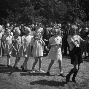Verjaardag prinses Irene reportage van het kindertuinfeest paleis soestdijk, Bestanddeelnr 900-7030