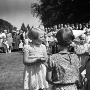 Verjaardag prinses Irene reportage van het kindertuinfeest paleis soestdijk, Bestanddeelnr 900-7026