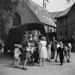 Verjaardag prinses Irene reportage van het kindertuinfeest paleis soestdijk, Bestanddeelnr 900-7020