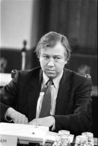 Verhoren van getuigen door enquetecommissie RSV commissielied Marcel van Dam, Bestanddeelnr 932-9121