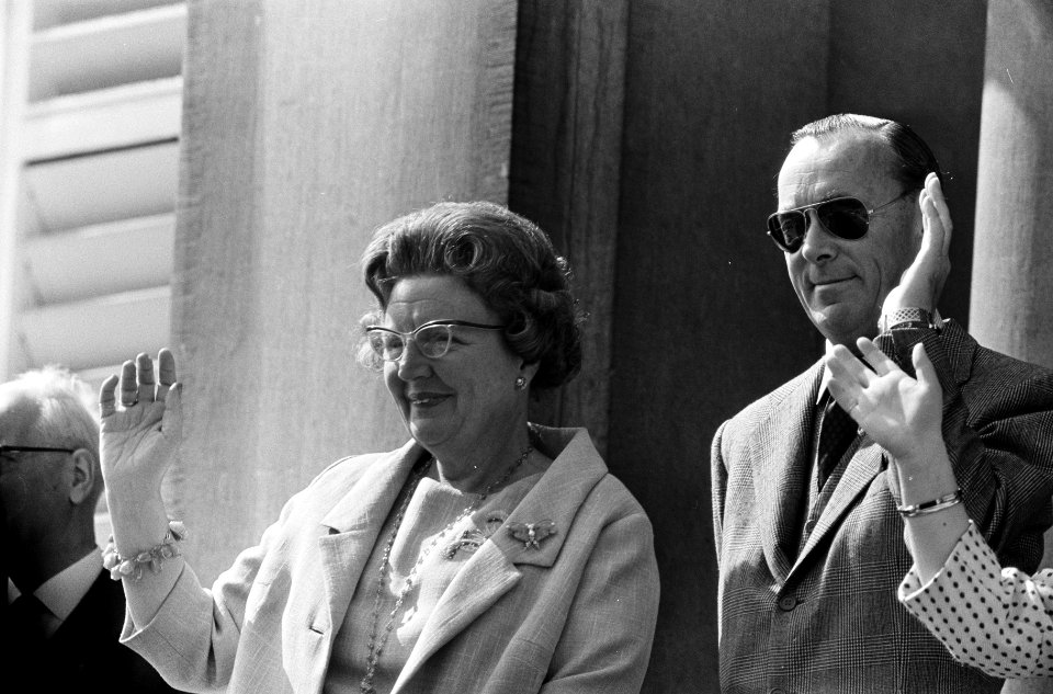 Verjaardag koningin Juliana , defile langs bordes nr. 21 Prinses Christina , Pri, Bestanddeelnr 917-7138