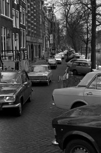 Verkeersdrukte op Reguliersgracht te Amsterdam door werkzaamheden in Vijzelstraa, Bestanddeelnr 926-2460