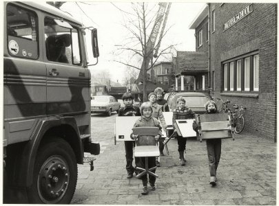 Verhuizing Jacobaschool. NL-HlmNHA 54006966
