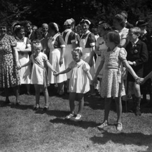 Verjaardag prinses Irene reportage van het kindertuinfeest paleis soestdijk, Bestanddeelnr 900-7032