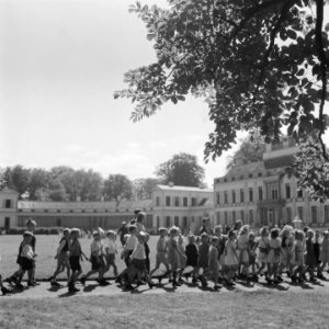 Verjaardag prinses Irene reportage van het kindertuinfeest paleis soestdijk, Bestanddeelnr 900-7007