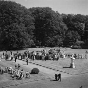 Verjaardag prinses Irene reportage van het kindertuinfeest paleis soestdijk, Bestanddeelnr 900-7035